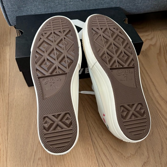 NIB✨ Floral Platform Sneakers - Picture 4 of 6